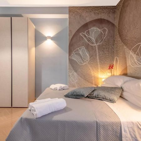 City Gate - Luxury Suites Бари Экстерьер фото
