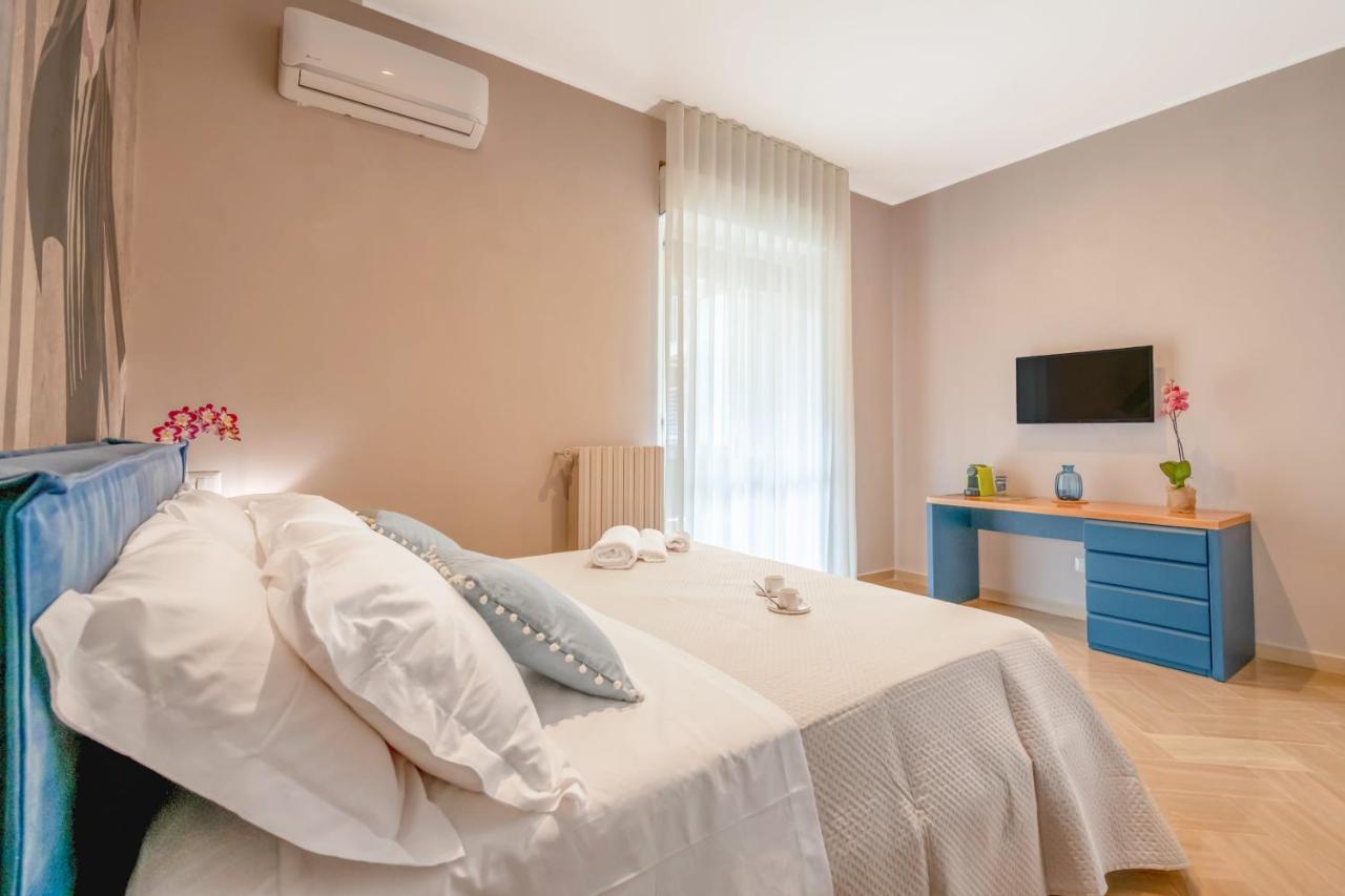 City Gate - Luxury Suites Бари Экстерьер фото
