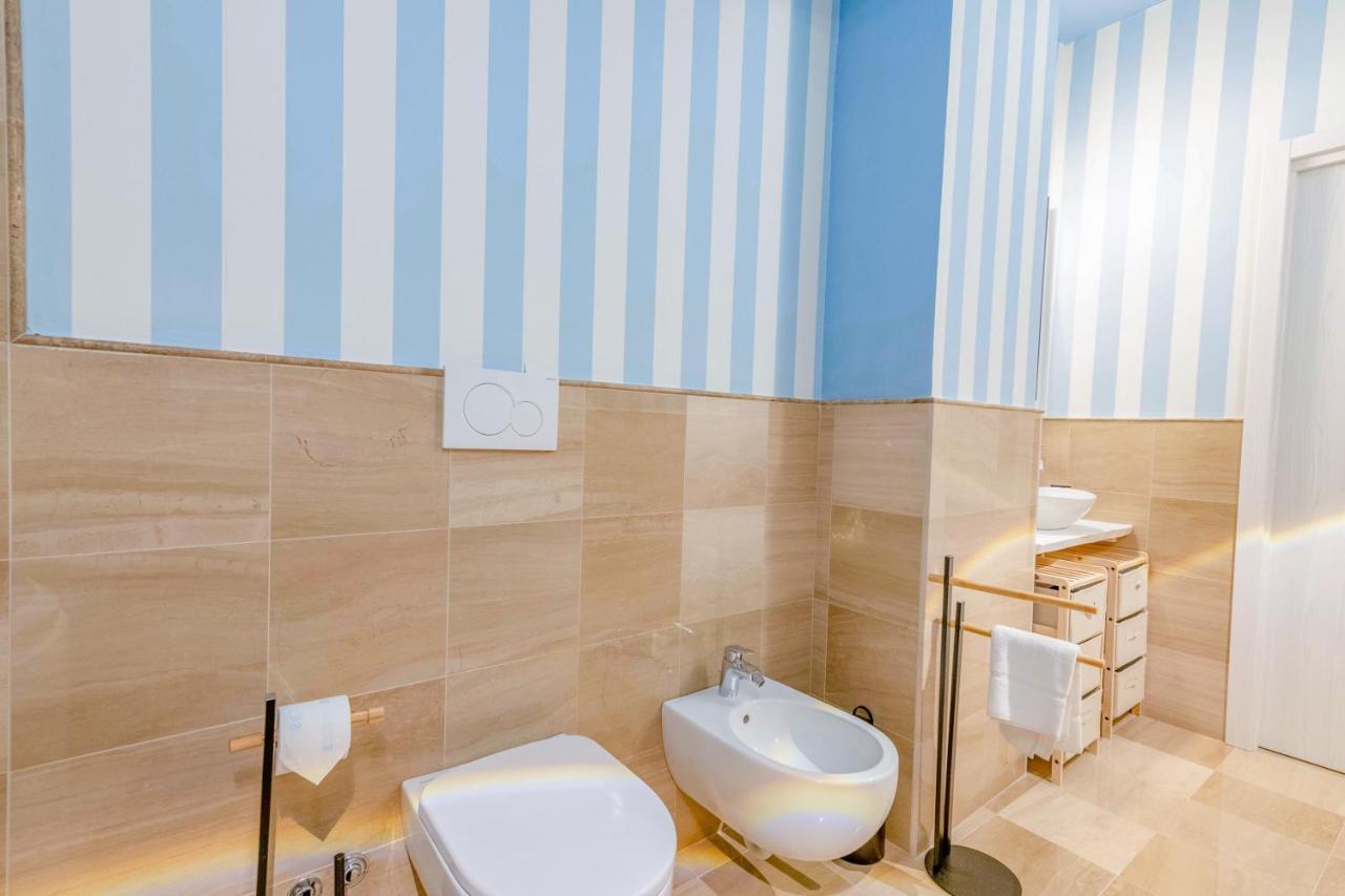 City Gate - Luxury Suites Бари Экстерьер фото