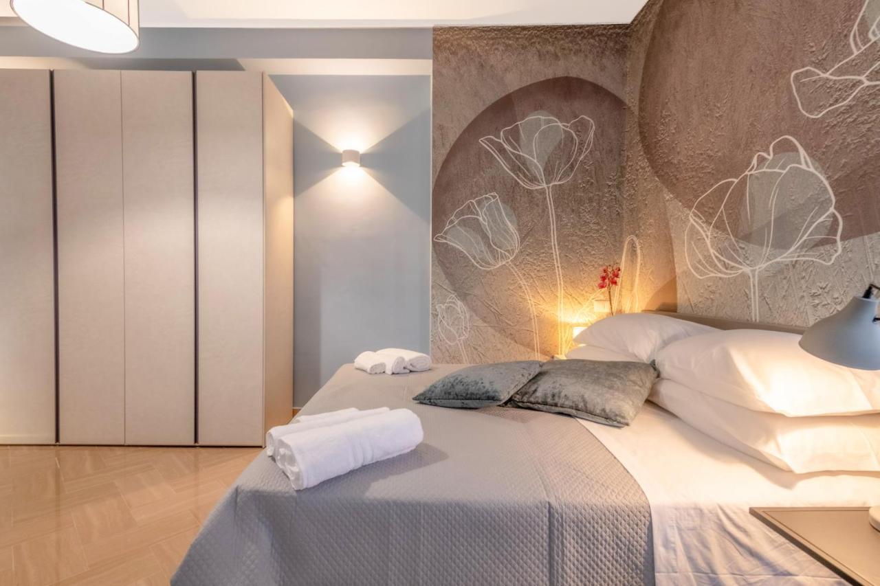City Gate - Luxury Suites Бари Экстерьер фото