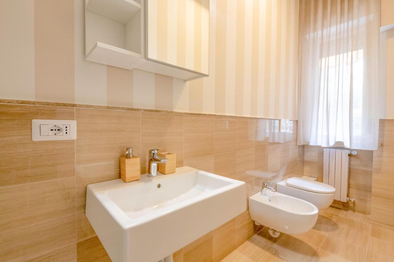 City Gate - Luxury Suites Бари Экстерьер фото