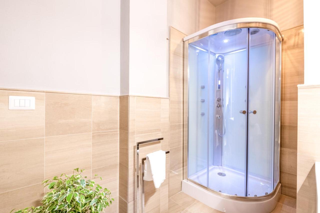 City Gate - Luxury Suites Бари Экстерьер фото