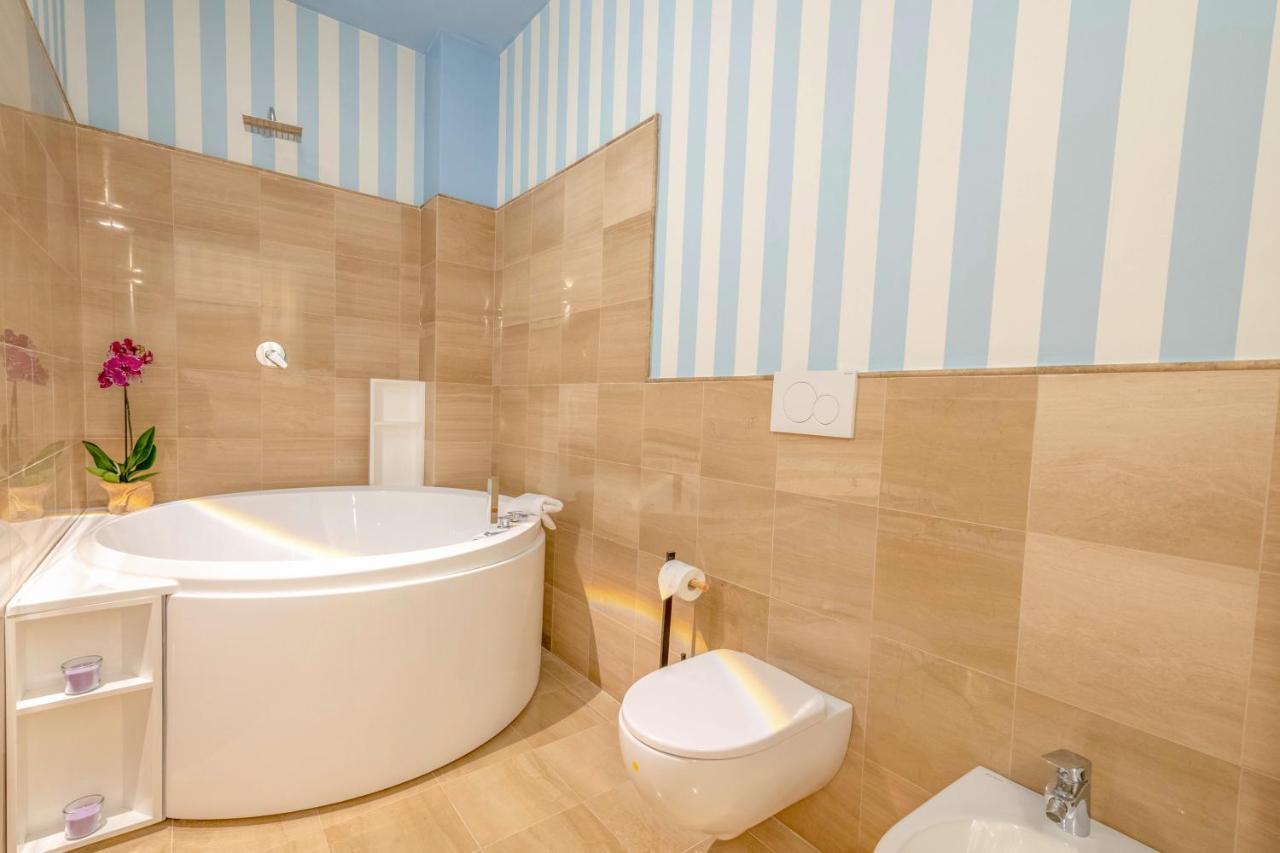 City Gate - Luxury Suites Бари Экстерьер фото