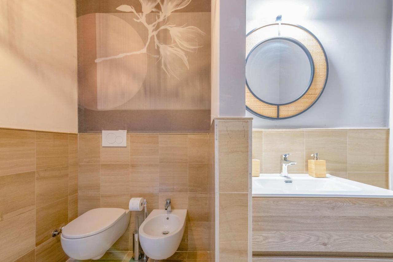 City Gate - Luxury Suites Бари Экстерьер фото