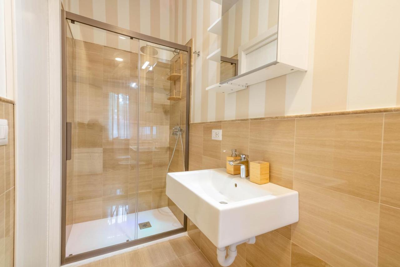 City Gate - Luxury Suites Бари Экстерьер фото